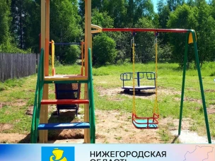 Новая детская игровая площадка в д. Никольское г.о. Сокольский, приобретенная за счёт средств муниципалитета, стала отличным подарком для детворы и их родителей.