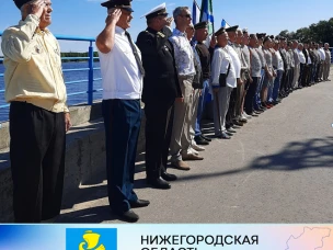 Уважаемые военные моряки, ветераны флота! Искренне поздравляем вас с вашим профессиональным праздником!