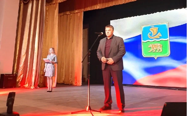 Сегодня, в преддверии Дня Российского предпринимательства, глава местного самоуправления г.о. Сокольский Игорь Бобров поздравил предпринимателей округа за особые успехи в развитии предпринимательства.