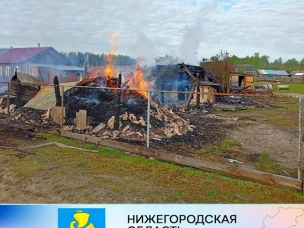 Сегодня ночью в 3ч. 38 мин. произошёл пожар в п.Летняя База.   В результате пожара сгорел блок хозяйственных строений. Причина устанавливается.